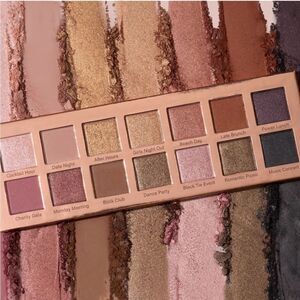 Best Dressed Lids Eyeshadow Palette